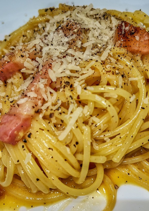 Una foto de Espaguetis con salsa carbonara