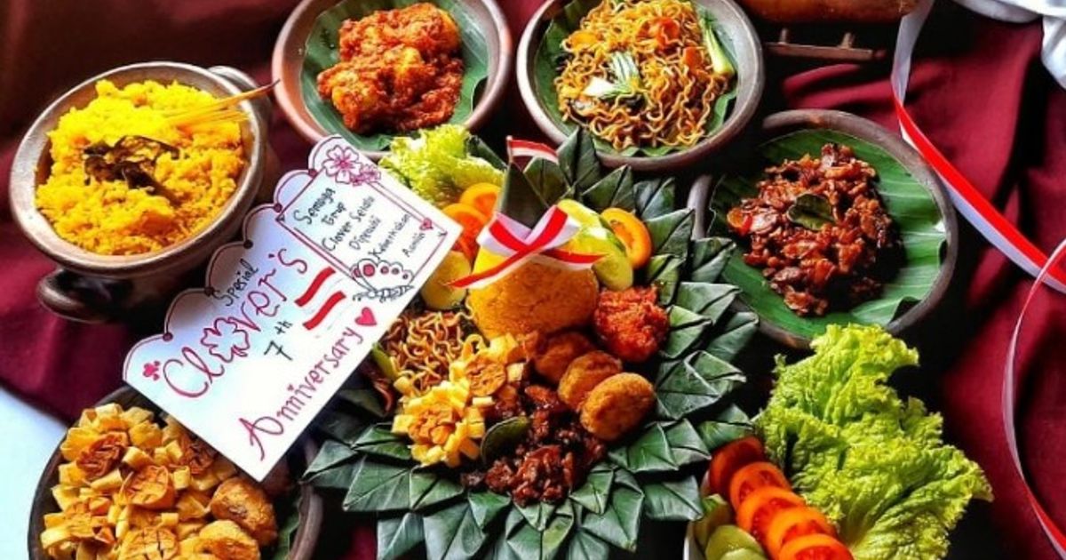 178. Tumpeng Nasi Kuning Gurih Komplit