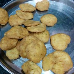 A picture of Desi ghee ki Mathri.