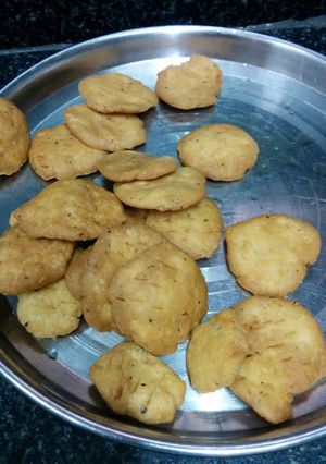 A picture of Desi ghee ki Mathri.