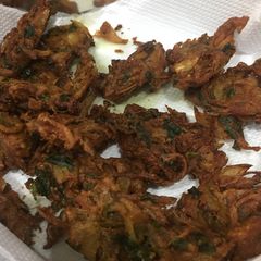 A picture of Onion bhajji.