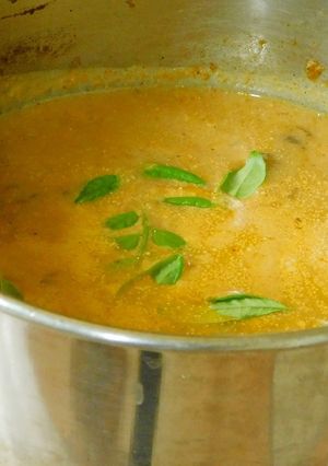 A picture of Vaththal kuzhambu with brinjal and sundaikkai vaththals.