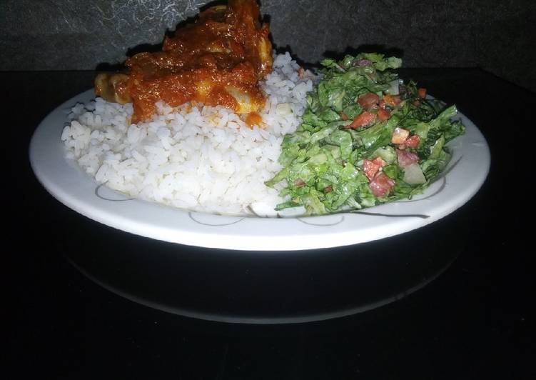 Rice and stew with salad