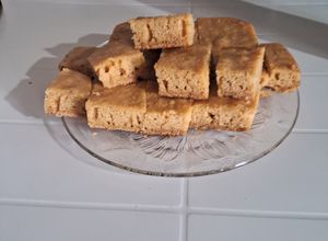 Una foto de Cuadraditos esponjosos con sabor a flan