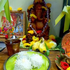 A picture of Poornam kozhukkattai/ chana dal modak.