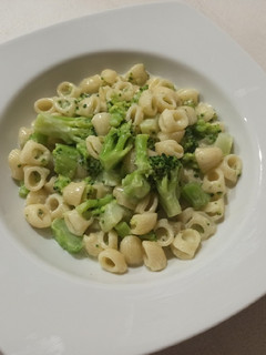 Una foto de Macarrones con brócoli y queso azul