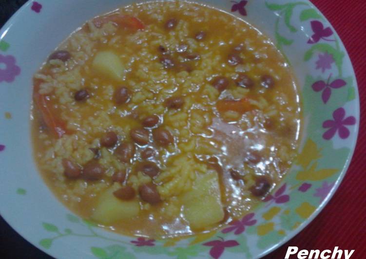 Habichuelas pintas con arroz picantes