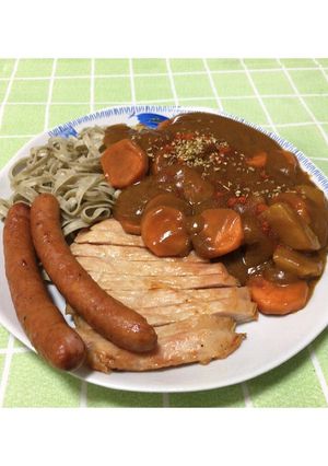 รูปของ บะหมี่งาดำซอสแกงกะหรี่หมูอบ
