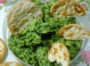 Una foto de Crema untable de palta y perejil