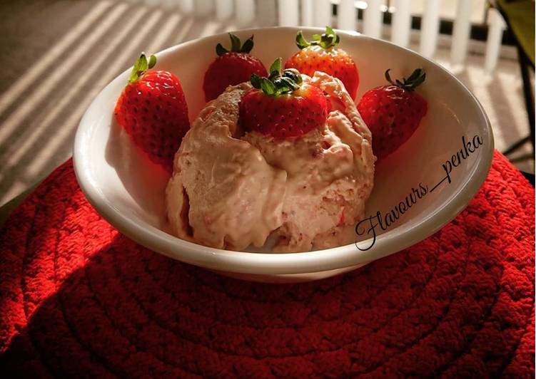 Recipe of Quick Strawberry ice-cream