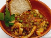 Una foto di calamari in umido
