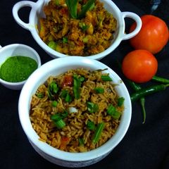 A picture of Onion fried rice.