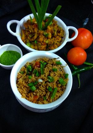 A picture of Onion fried rice.