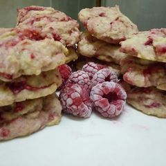 A picture of Raspberry Lemon Cookies.