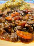 Ragout de cuadril al malbec con crema de zanahorias y choclo