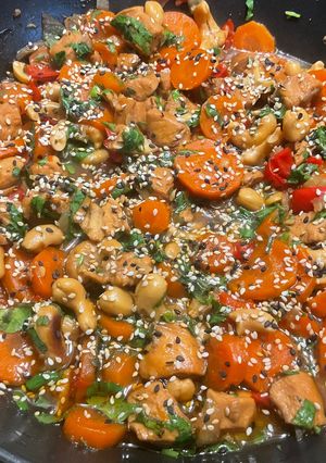A picture of Chicken with Cashews, Bell Peppers, and Carrots.