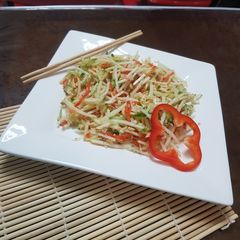 A picture of Green papaya salad Thai salad.