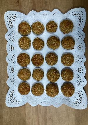 Una foto de Panellets de boniato, almendras y piñones