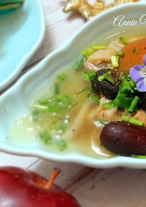 Hình của món Súp táo hầm rau củ đông trùng hạ thảo.