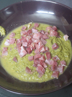 Una foto de Crema de calabacín y acelgas con jamón