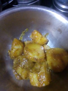 কাশ্মীরী আলুর দম (kashmiri aloor dum recipe in Bengali) রেসিপির প্রধান ছবি
