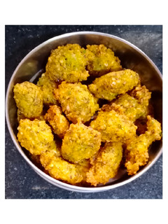 મગની દાળના ભજીયા (Moong Dal Bhajiya Recipe In Gujarati) રેસીપી મુખ્ય ફોટો