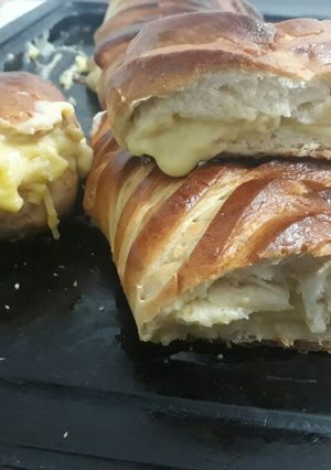 Una foto de Trenza de brioche rellena de crema pastelera😍 Un amor