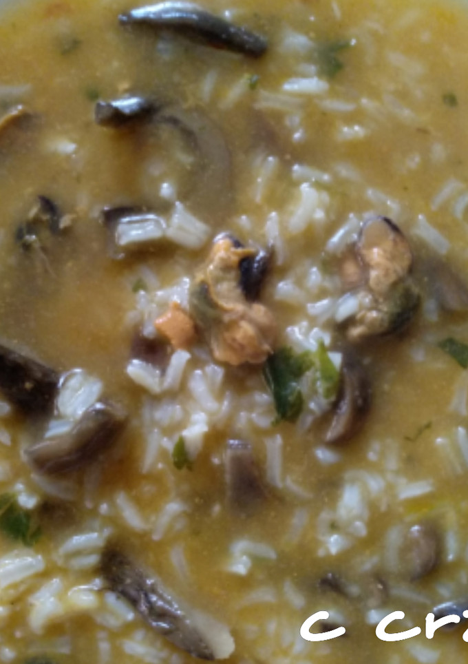 Una foto de Arroz con níscalos y mejillones