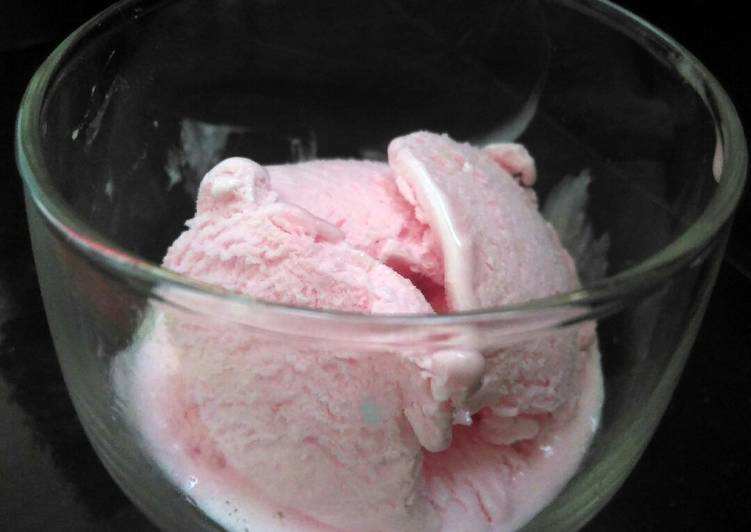 6 Resep: Es Krim Strawberry Homemade Simple Murah Meriah Anti Gagal!