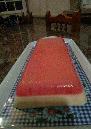 Una foto de Pudín de fresa y nata
