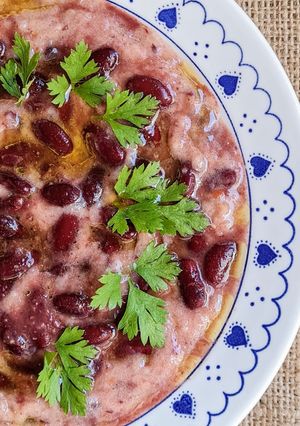 Una foto de Los frijoles más cremosos 🫘 Porotos colorados con crema de vegetales de temporada