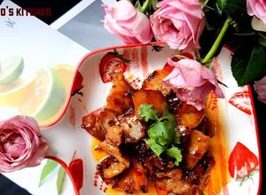 Hình của món Thịt ba rọi rang cháy cạnh.