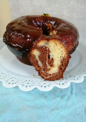 Una foto de Budín marmolado de naranja y chocolate