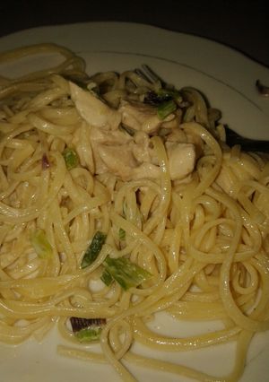 Una foto de Tallarines con pollo al verdeo ★☆★