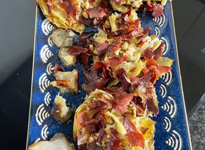 Foto principal de Flores de Alcachofas con Brie, Lomo Ibérico y Parmesano