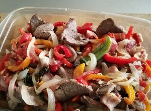 Una foto de Carne de res con pimientos
