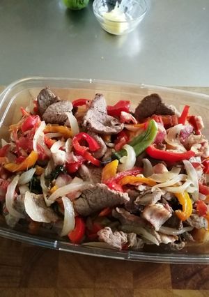 Una foto de Carne de res con pimientos