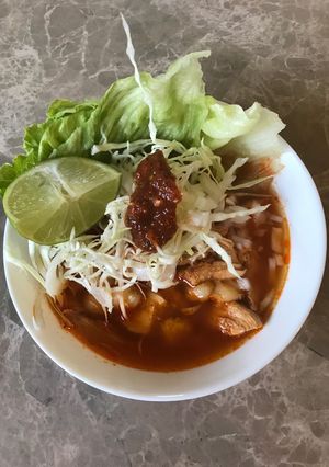 Una foto de Pozole de Pollo