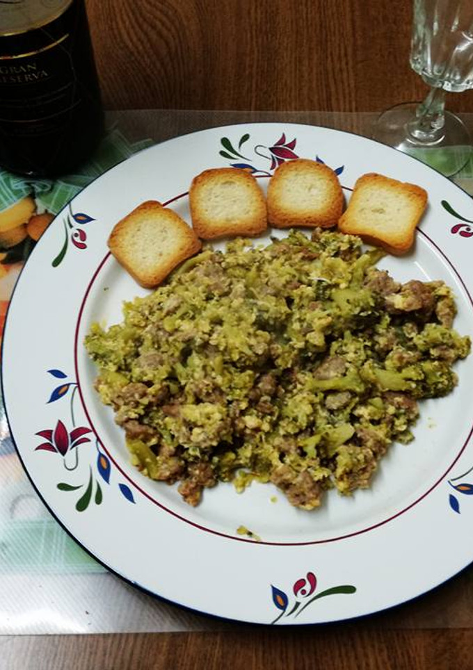 Una foto de Salteado de brócoli y picadillo