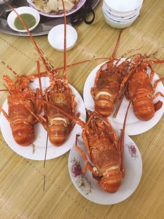 Hình của món Tôm hùm hấp Bia.