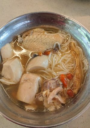 人蔘杏鮑菇土雞湯麵線 的食譜成品照片