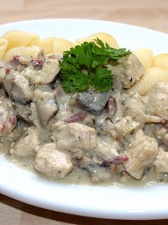 Tejszínes-gombás pulykaragu recept fotója
