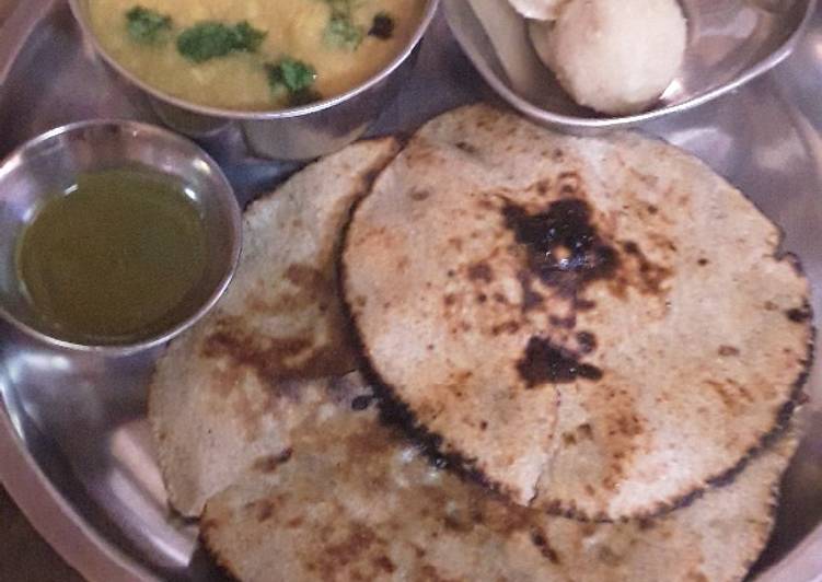 Urad dal with bajra roti