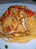 Spaghetti con Alici Freschi e Pomodorini Freschi