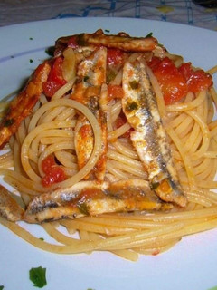 Foto di Spaghetti con Alici Freschi e Pomodorini Freschi