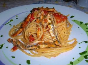 Foto di Spaghetti con Alici Freschi e Pomodorini Freschi