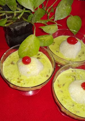 A picture of Cabbage pistachio pudding.