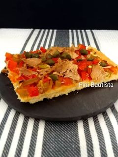 Una foto de Coca de trampó con atún