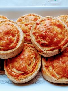 Pizzás csiga borsos csirkemell sonkával,füstölt sajttal 🍕🐌🥩🧀 recept fotója
