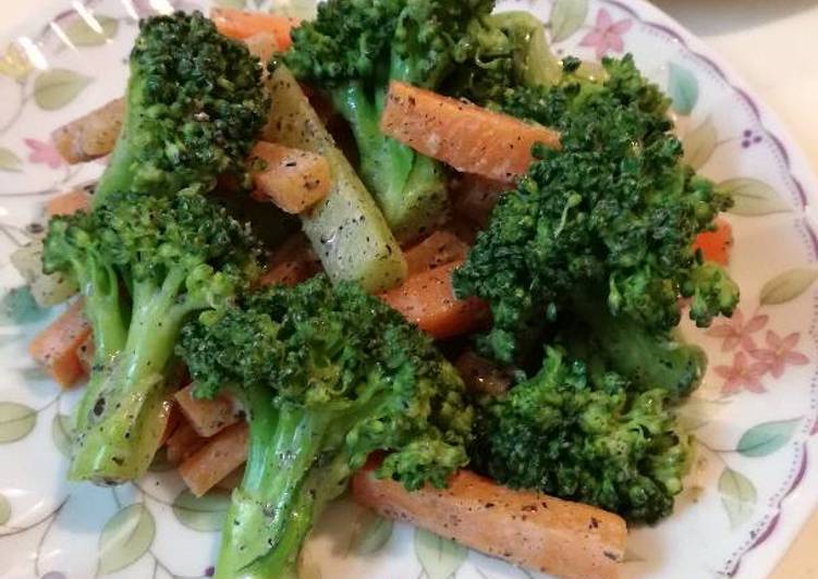 Cara Mudah Menyiapkan Salad brokoli wortel dressing wijen Menggugah Selera